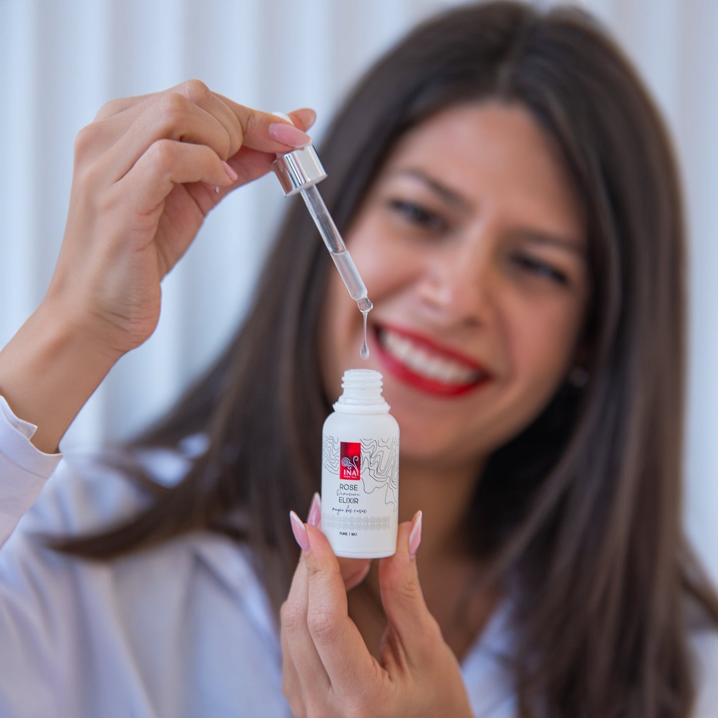 SPEZIELLER ZUGANG Intensives Anti-Aging-Gesichtsserum mit Bio-Rosenöl – Rose Elixir
