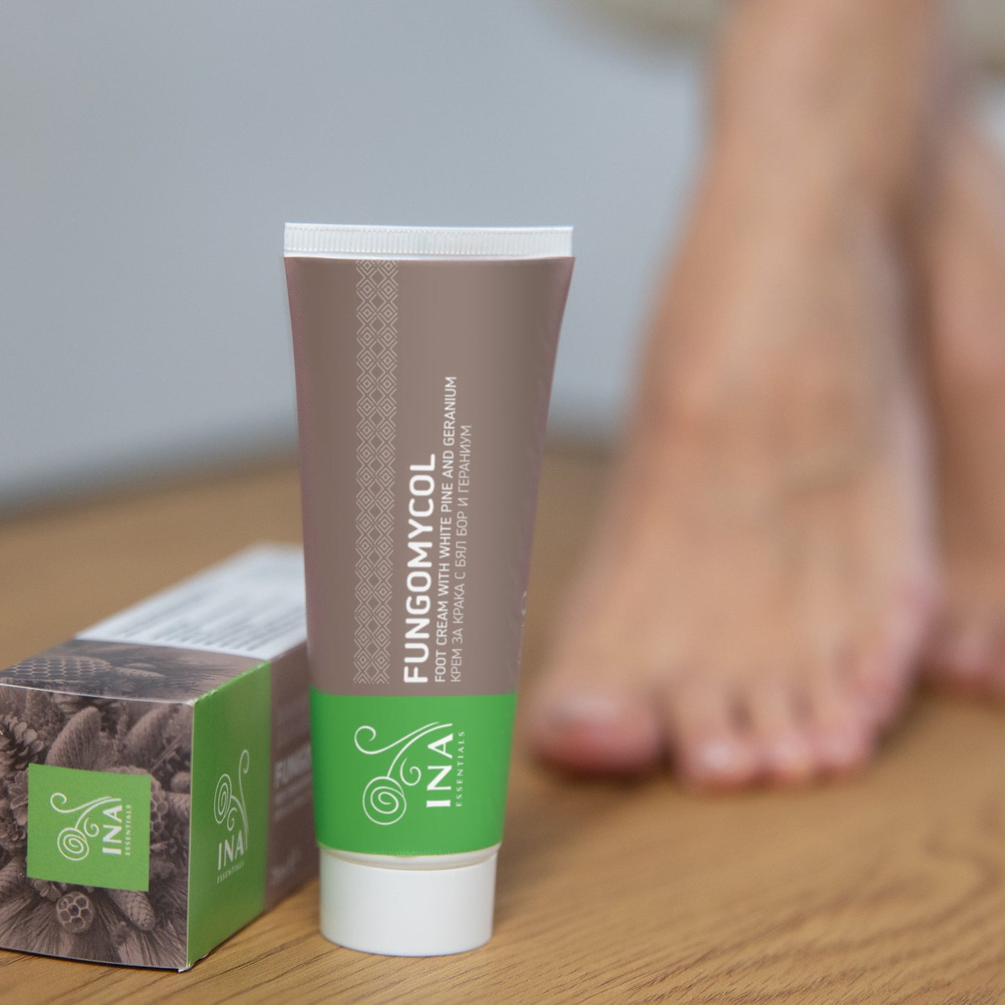 SPEZIELLER ZUGANG 2-in-1 Creme für Nagelpilz und trockene, rissige Haut - mit Weißkiefer, Urea und Geranium